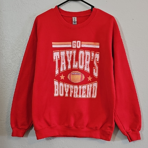 Gildan Tops - Gildan Red "Go Taylor's Boyfriend" Graphic Crewneck Sweater, Womens Large